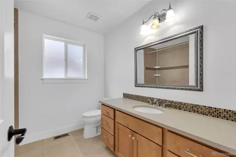 Bath - 19290 Evans Pl, Aurora, CO 80013 photo 2 of 9