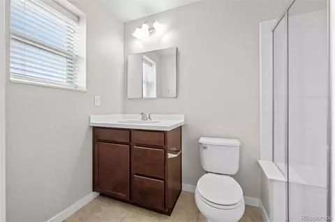 Bath - 10137 Belvedere Loop, Lone Tree, CO 80124 photo 2 of 4