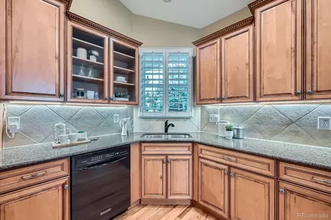 Kitchen - 22887 E Long Dr, Aurora, CO 80016 photo 3 of 4
