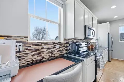 Kitchen - 10241 Bellwether Ln, Lone Tree, CO 80124 photo 7 of 7