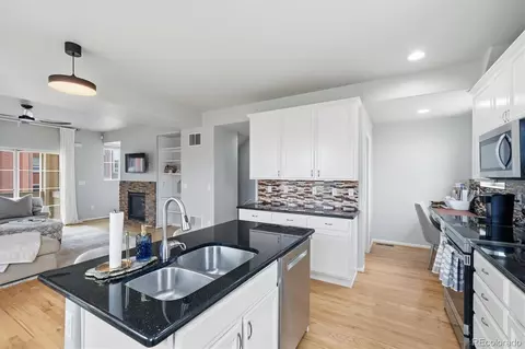 Kitchen - 10241 Bellwether Ln, Lone Tree, CO 80124 photo 5 of 7