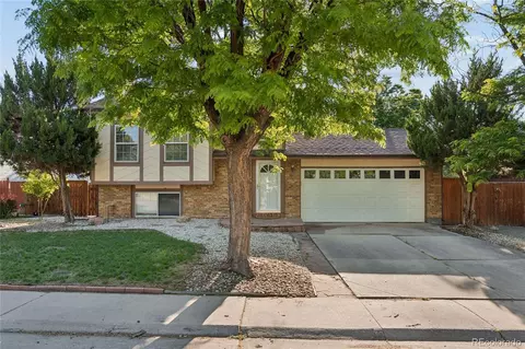 993 S Oakland Ct, Aurora, CO 80012