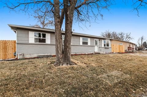5552 Carson Way, Denver, CO 80239 photo 2