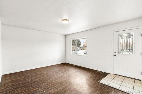 5552 Carson Way, Denver, CO 80239 photo 3