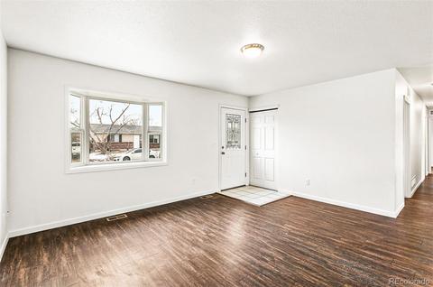 5552 Carson Way, Denver, CO 80239 photo 4