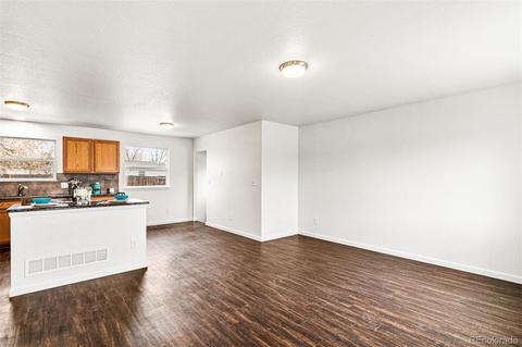5552 Carson Way, Denver, CO 80239 photo 6
