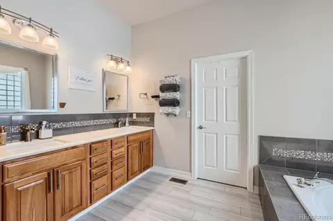 22431 E Peakview Dr, Aurora, CO 80016 photo 14