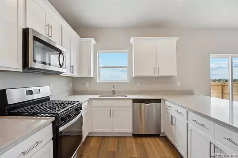 Kitchen - 48240 Shetland Dr, Bennett, CO 80102 photo 2 of 3