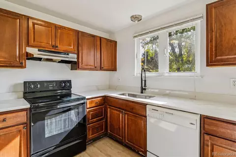 Kitchen - 16032 E Floyd Ave, Aurora, CO 80013 photo 5 of 5