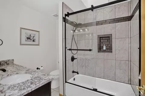 Bath - 7307 Settlers Dr, Morrison, CO 80465 photo 3 of 4