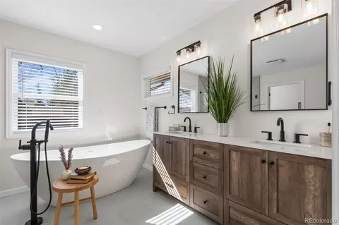 Bath - 3540 19th St, Boulder, CO 80304 photo 1 of 4