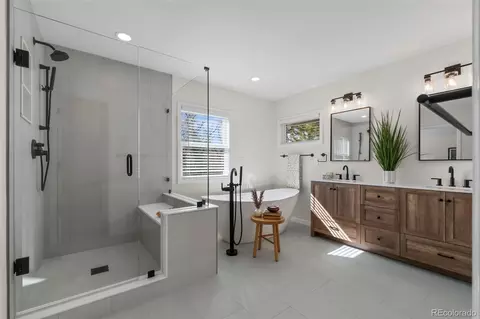 Bath - 3540 19th St, Boulder, CO 80304 photo 2 of 4