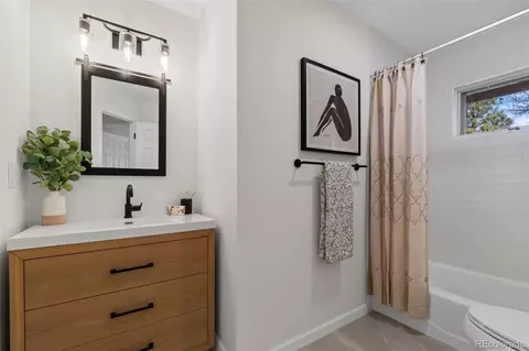 Bath - 3540 19th St, Boulder, CO 80304 photo 3 of 4
