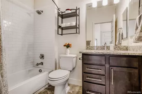 Bath - 19562 E Sunset Cir, Centennial, CO 80015 photo 4 of 5