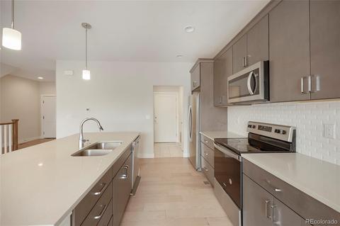9675 E Idaho Pl, Denver, CO 80231 photo 6
