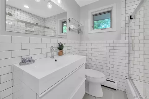 Bath - 1060 35th St, Boulder, CO 80303 photo 1 of 3