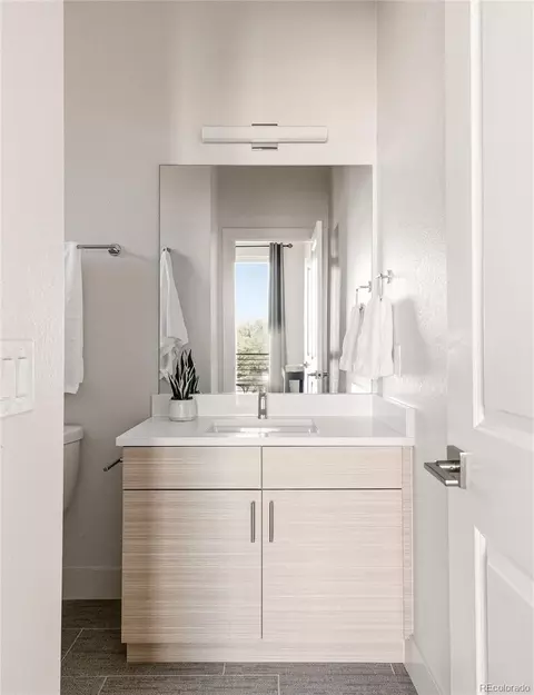 Bath - 4475 E Warren Ave, Denver, CO 80222 photo 2 of 5