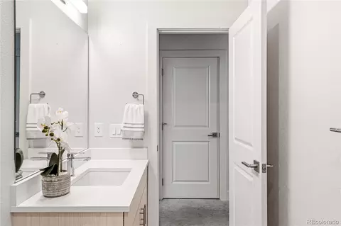 Bath - 4475 E Warren Ave, Denver, CO 80222 photo 4 of 5