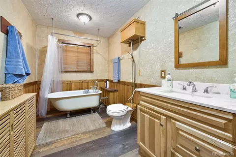 Bath - 111 Twinkle Rd, Guffey, CO 80820 photo 2 of 3