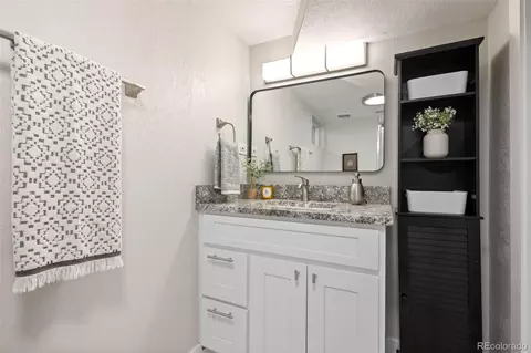 Bath - 4806 E 19th Ave, Denver, CO 80220 photo 4 of 5