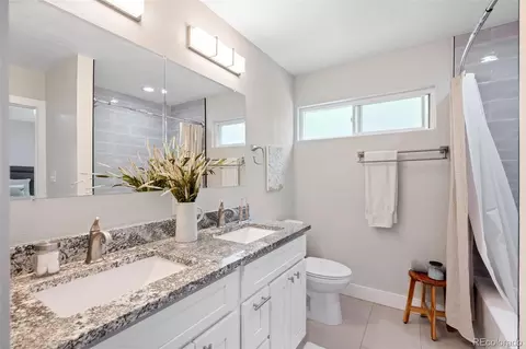 Bath - 4806 E 19th Ave, Denver, CO 80220 photo 2 of 5