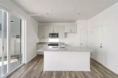 22113 E 38th Pl, Aurora, CO 80019 photo 4