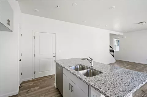 22113 E 38th Pl, Aurora, CO 80019 photo 2