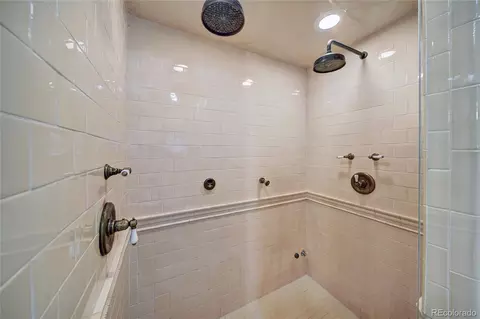 Bath - 456 Peerless Dr, Breckenridge, CO 80424 photo 2 of 8