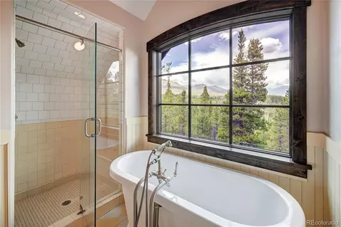 Bath - 456 Peerless Dr, Breckenridge, CO 80424 photo 6 of 8