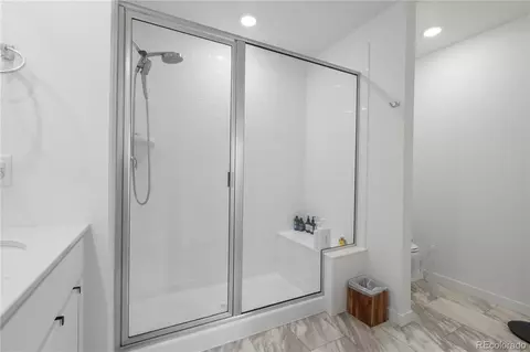 Bath - 745 Aspen Ave, Bennett, CO 80102 photo 2 of 6