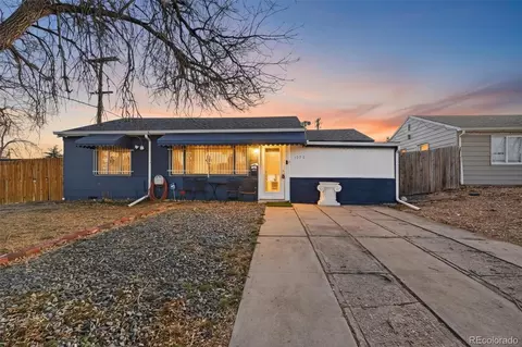 1090 Hanover St, Aurora, CO 80010