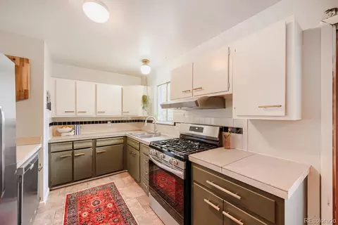 Kitchen - 730 35th St, Boulder, CO 80303 photo 3 of 3