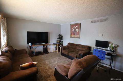 5527 Eagle St, Denver, CO 80239 photo 2