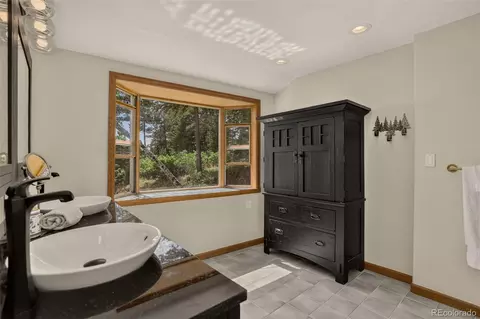Bath - 9388 Yegge Rd, Morrison, CO 80465 photo 2 of 4