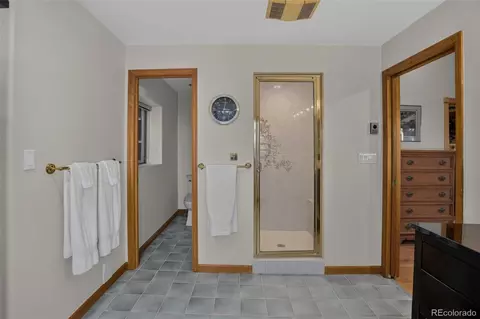 Bath - 9388 Yegge Rd, Morrison, CO 80465 photo 3 of 4