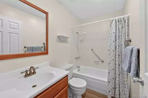 Bath - 13930 E Linvale Pl, Aurora, CO 80014 photo 3 of 4