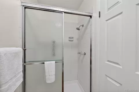 Bath - 13930 E Linvale Pl, Aurora, CO 80014 photo 2 of 4