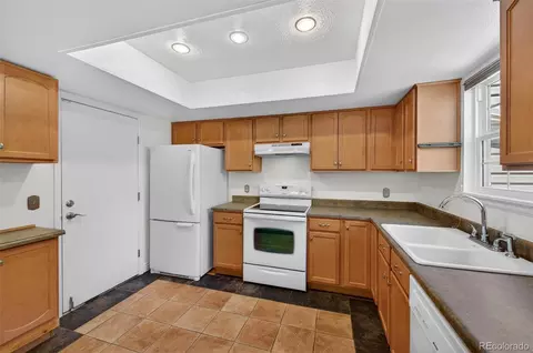 Kitchen - 13930 E Linvale Pl, Aurora, CO 80014 photo 2 of 4