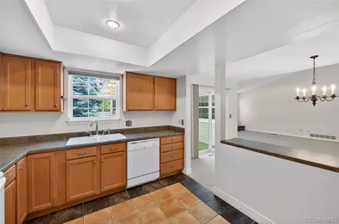 Kitchen - 13930 E Linvale Pl, Aurora, CO 80014 photo 4 of 4