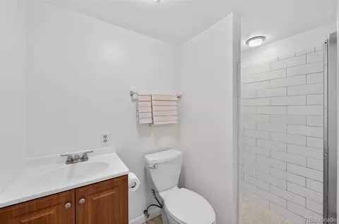 Bath - 13930 E Linvale Pl, Aurora, CO 80014 photo 4 of 4