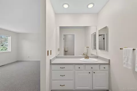 Bath - 13930 E Linvale Pl, Aurora, CO 80014 photo 1 of 4