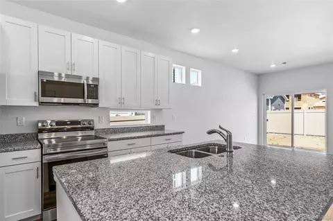 Kitchen - 22335 E 39th Ave, Aurora, CO 80019 photo 2 of 5