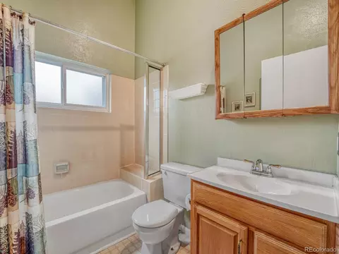Bath - 2746 S Uravan St, Aurora, CO 80013 photo 3 of 4