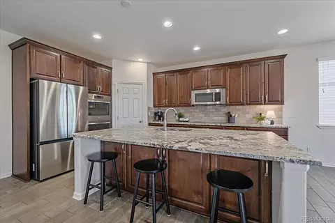 Kitchen - 5925 S Kellerman Ct, Aurora, CO 80016 photo 2 of 5