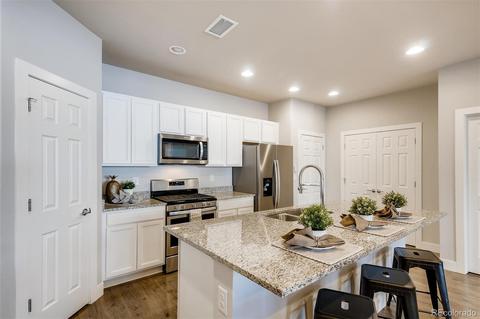 16156 E Warner Dr, Denver, CO 80239 photo 13