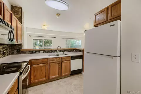 Kitchen - 12324 E 2nd Dr, Aurora, CO 80011 photo 4 of 5