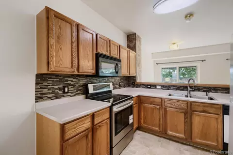 Kitchen - 12324 E 2nd Dr, Aurora, CO 80011 photo 3 of 5