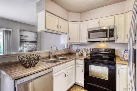 Kitchen - 11913 E Kepner Dr, Aurora, CO 80012 photo 1 of 2