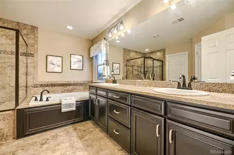 Bath - 25200 E Arbor Pl, Aurora, CO 80016 photo 2 of 5