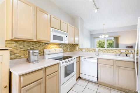 12194 E 2nd Dr, Aurora, CO 80011 photo 9